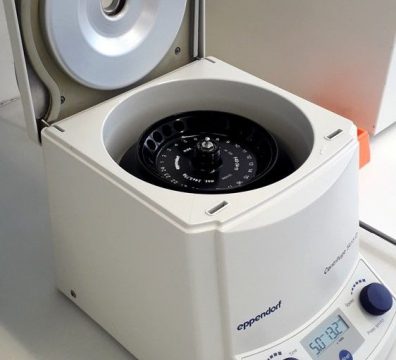 Auf-Spurensuche-im-Labor_Ultrazenzentrifuge-dient-zur-Auftrennung-unterschiedlicher-Stoffe